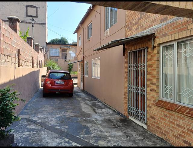 4 BEDROOM HOUSE FOR SALE IN CROSSMOOR